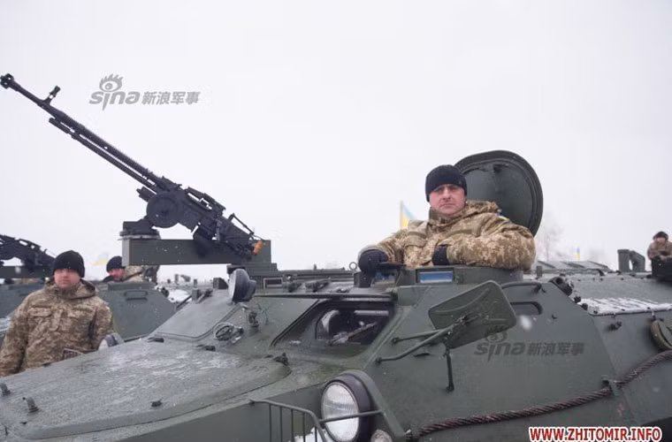 Đây là lần thứ 3 lực lượng vũ trang Ukraine nhận các thiết bị và phương tiện quân sự mới. Tổng thống Poroshenko cho biết, ngân sách năm 2015 của Ukraine bao gồm chi tiêu quốc phòng là 5 tỉ USD.