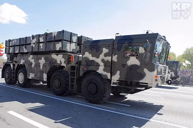 Quan doi Belarus duyet binh voi vu khi Trung Quoc