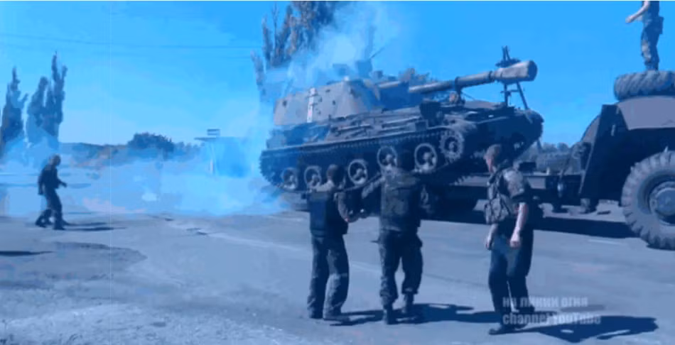 Tuy nhiên do người lái pháo đã định vị không cân bánh xe khiến cho cỗ pháo ngả nghiêng.