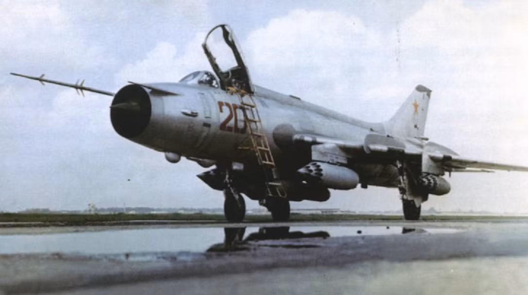 Ho so chi tiet qua trinh phat trien may bay Su-17/22 (3)-Hinh-7