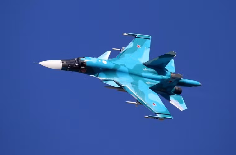 Một trong những mẫu máy bay chiến đấu của Không quân Nga được nhắc tới nhiều nhất tại MAKS-2015 là những chiếc cường kích Su-34. Trong tương lai Không quân Nga sẽ đưa vào trang bị ít nhất 200 chiếc Su-34 từ nay cho đến 2020.