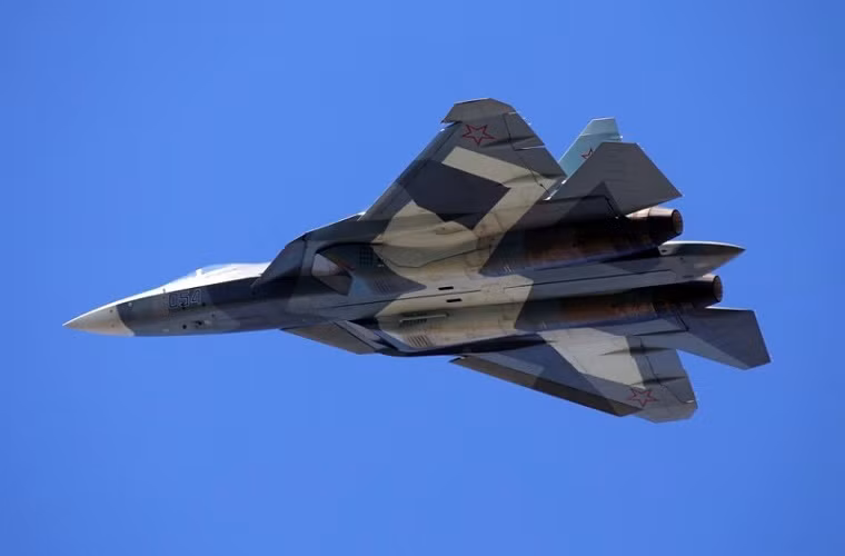 Cận cảnh chiếc T-50 tham gia trình diễn tại MAKS-2015.