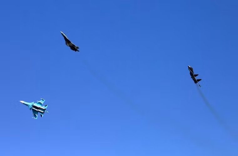 Bộ ba máy bay chiến đấu hiện đại nhất của Nga hiện nay gồm cường kích Su-34, tiêm kích đa năng Su-30SM và máy bay chiến đấu tàng hình thế hệ thứ 5 T-50.