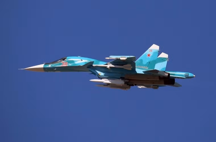 Màn trình diễn trên không của cường kích Su-34.