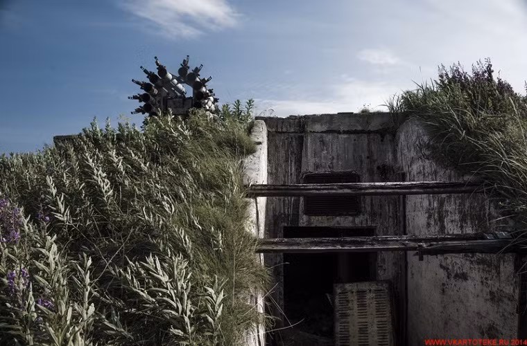 Các tổ hợp RBU-6000 tại căn cứ hải quân này đều được đặt trên các công sự bằng bê tông nằm sâu trong lòng đất.