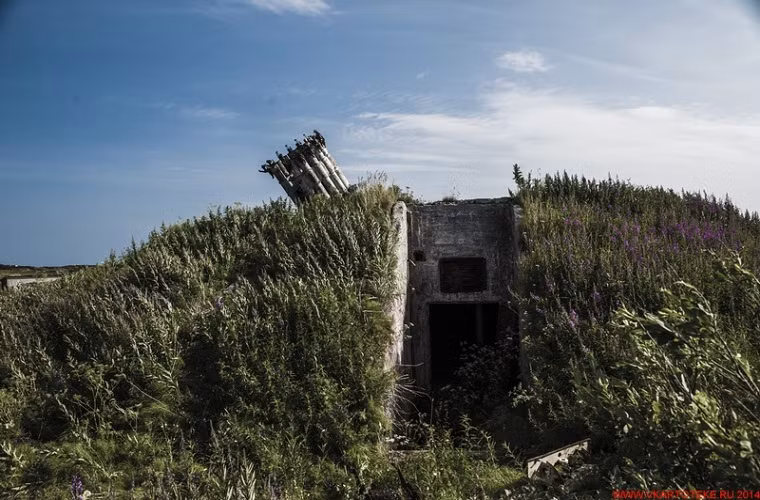 Đường dẫn vào công sự của một tổ hợp RBU-6000.