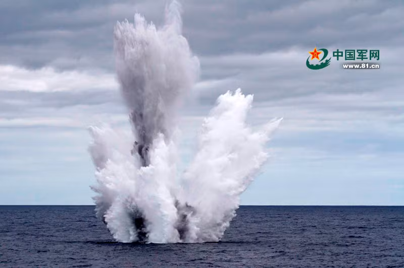 Thủy lôi được kích nổ.