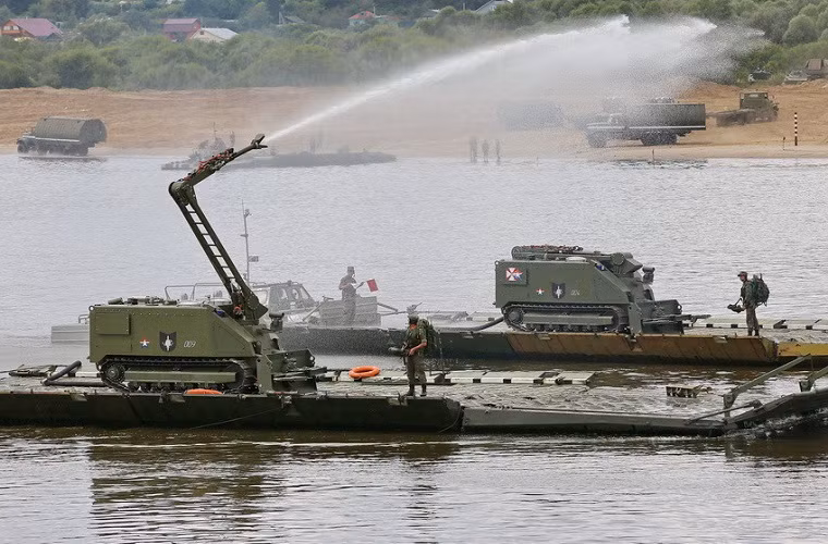 Mọi hoạt động của Uran-14 đều có thể được điều khiển thông qua hệ thống điều khiển từ xa.