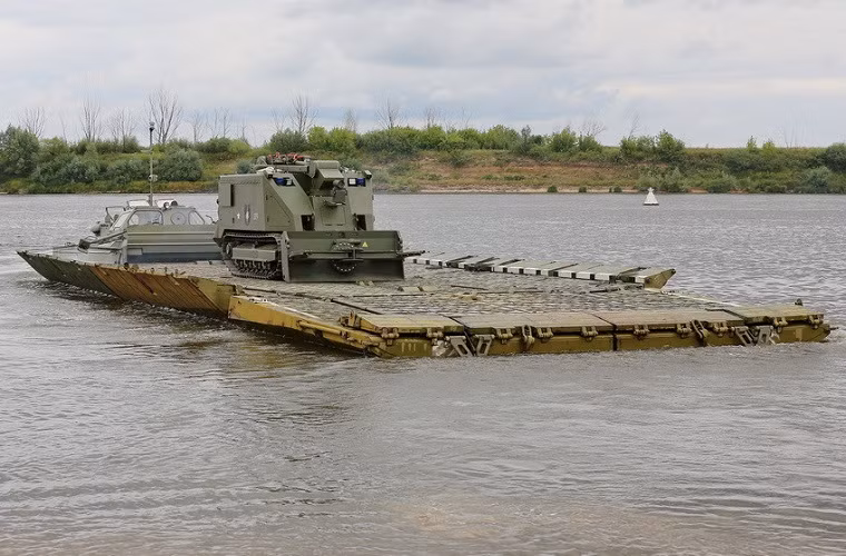 Một chiếc Uran-14 được di chuyển đến địa điểm biểu diễn tại Army Games – 2015.