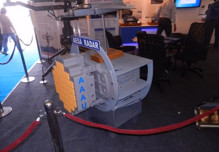 Radar L-273 Uttam AESA được cho là có khả năng quét cùng lúc 100 mục tiêu. Theo kế hoạch radar này sẽ được Ấn Độ trang bị cho loại máy bay chiến đấu Tejas MK-2 dự kiến bắt đầu được sản xuất vào năm 2022.
