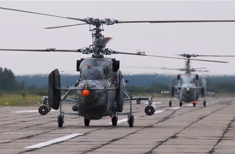 Trong ảnh là phi đội trực thăng Ka-29 chuẩn bị cất cánh từ căn cứ hải quân Leningrad.