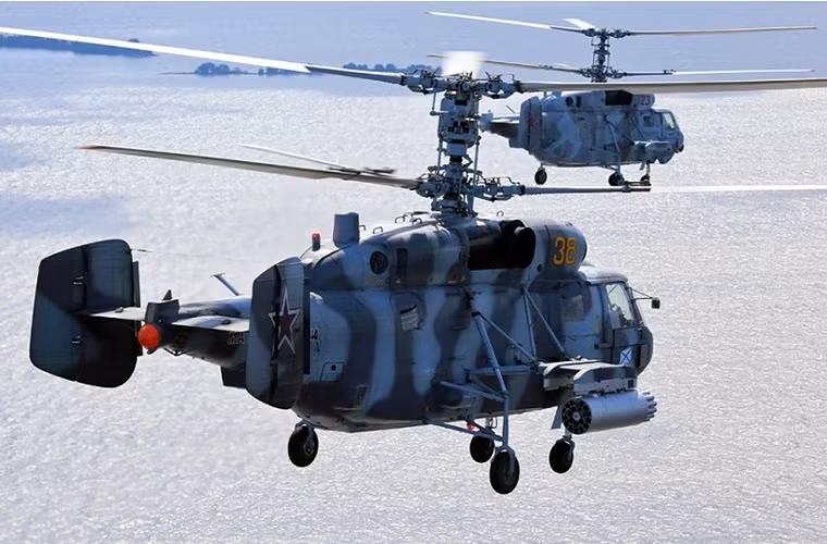 Trong ảnh là hai chiếc Ka-29 của Hải quân Nga tham gia diễn tập trên biển vào cuối tháng 7 vừa rồi.