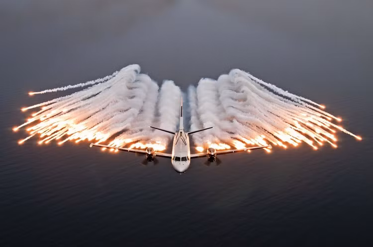 Đứng thứ năm trong hàng ngũ máy bay cảnh báo sớm là thiết kế Saba Erieye với 20 chiếc đang hoạt động ở các nước như Thụy Điển, Brazil, Hy Lạp, Mexico, Pakistan, Thái Lan và Ả-rập.