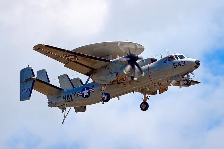 Từ năm 1962, E-2 đã bắt đầu bảo đảm nhóm tác chiến tàu sân bay Hải quân Mỹ, đóng vai trò như đơn vị kiểm soát trên không. Trải qua thời gian, E-2 đã được cải tiến nâng cấp và sản xuất rất nhiều phiên bản từ đời đầu là E-2A đến E-2B, rồi E-2C và mới nhất là E-2D.