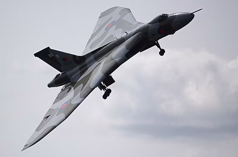 Sau nhiều năm bay lượn, RIAT 2015 sẽ là lần cuối cùng Avro Vulcan XH558 xuất hiện trên bầu trời Vương quốc Anh xinh đẹp.