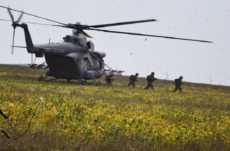 Trực thăng vận tải đa năng Mi-17 của Quân đội Nga trong cuộc tập trận quân sự Vostok-2014.