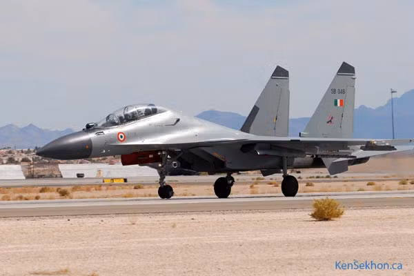Gia re, tiem kich Su-30MKI Nga danh bai Rafale o An Do?