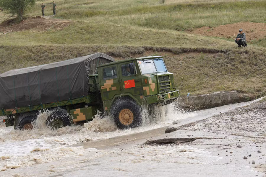 SX2150 bắt đầu phục vụ trong Quân đội Trung Quốc vào năm 1974, dùng chủ yếu để kéo pháo và chở các thiết bị hạng nặng.