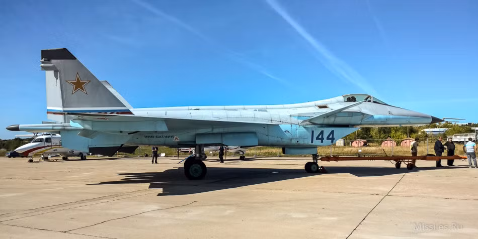 Triển lãm hàng không vũ trụ MAKS-2015 đã chính thức được khai mạc từ ngày 25/8 và sẽ diễn ra cho đến tận 30/8. Đây được xem là nơi các công ty hàng không của Nga và trên thế giới trình diễn các công nghệ hàng không tiên tiến nhất của mình.