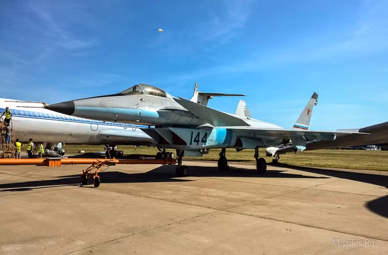 Nhưng điều đó cũng đã không giúp tiêm kích tàng hình MiG 1.44 tiếp tục được phát triển khi chương trình MiG-MFI chính thức bị Bộ quốc phòng Nga hủy bỏ do có kinh phí quá lớn.