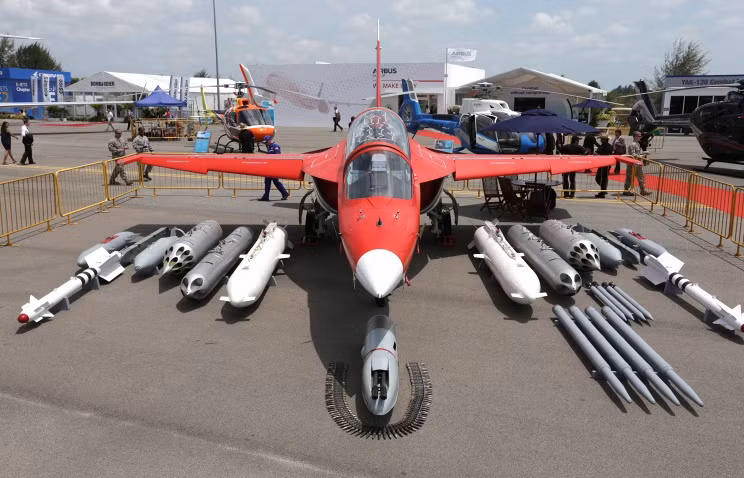 Nga chieu long khach hang, phat trien bien the Yak-130 moi