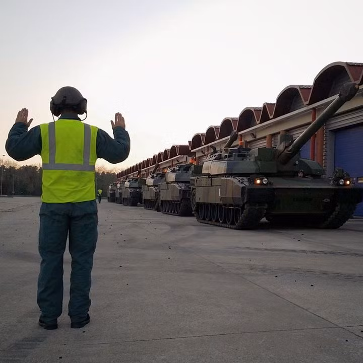 Bắt đầu tới điểm tập kết.