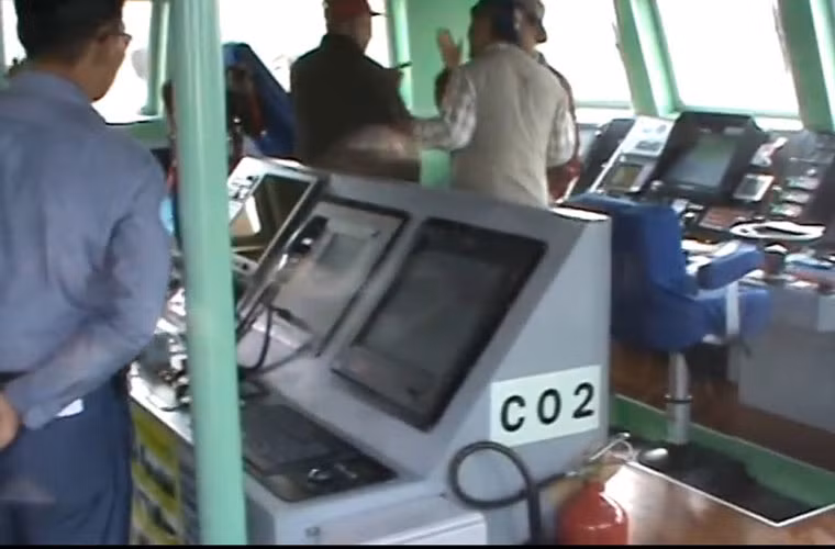 Buồng lái khá tiện nghi của tàu tên lửa Đà Giang.