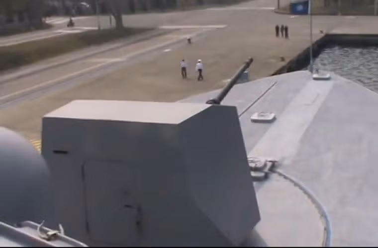 Ngoài tên lửa Hùng Phong, tàu Đà Giang được trang bị pháo hạm 76mm và một bệ pháo phòng không 6 nòng 20mm Phalanx.