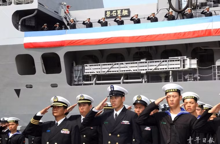 Cùng với tàu tên lửa Đà Giang, Hải quân Đài Loan chính thức biên chế tàu tiếp tế tổng hợp Bàn Thạch. Đây được xem là tàu tiếp tế lớn nhất, hiện đại nhất của Đài Loan hiện nay.