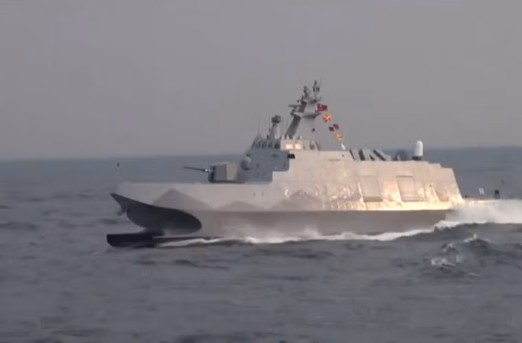 Tàu chiến tên lửa Đà Giang có lượng giãn nước 500 tấn, dài 60,4 m, rộng 14 m, tốc độ cao nhất đạt 38 hải lý/giờ, khả năng chạy liên tục 2.000 hải lý.