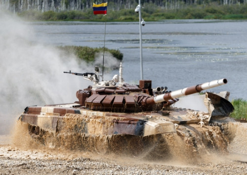 Không chỉ phải vượt qua các trướng ngại vật, các đội tham gia cuộc thi phải trình diễn được khả năng lái xe tăng, xử lý tình huống điêu luyện.