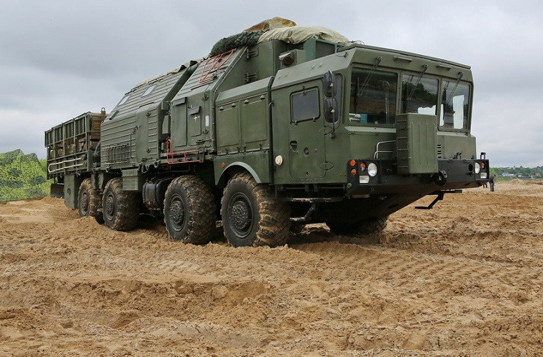 15M69 MIOM là một trong những phương tiện hỗ trợ kỹ thuật hậu cần và ngụy trang được phát triển dành riêng cho Lực lượng Tên lửa Chiến lược Nga. Nó thường được biên chế cùng với các tổ hợp tên lửa đạn đạo di động chủ lực như RS-24 “Yars” hoặc Topol-M. Quân đội Nga chính thức đưa vào trang bị 15M69 MIOM từ năm 2009 nhưng thông tin về loại phương tiện này vẫn ít có người biết đến.