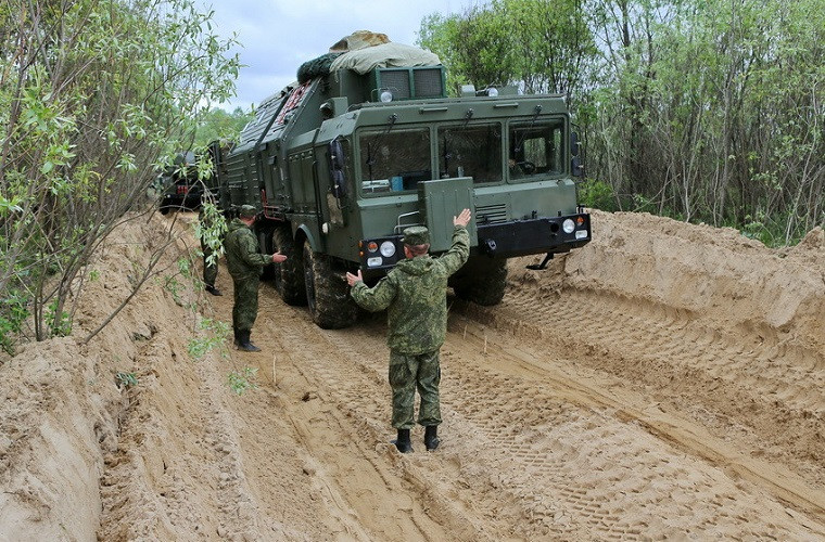 Trong ảnh là một tổ hợp 15M69 MIOM được triển khai tham gia huấn luyện.