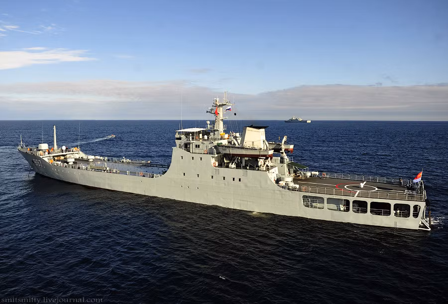 Tàu đổ bộ Type 072 của Hải quân Trung Quốc tham gia tập trận.