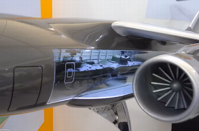 Hình ảnh mặt cắt bên trong cho thấy MTA có khả năng không vận ít nhất 2 xe thiết giáp chiến đấu.