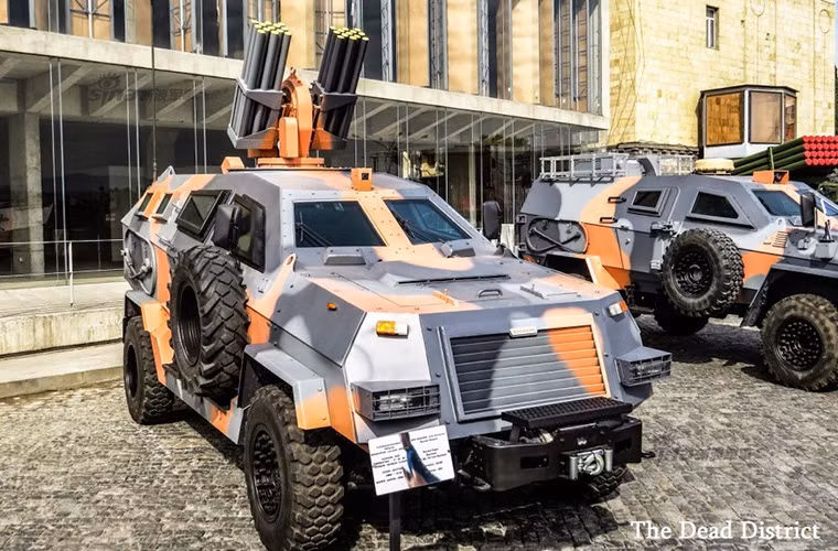 Cận cảnh biến thể mới của xe thiết giáp Didgori 1 với tổ hợp pháo phản lực đa nòng 57mm.