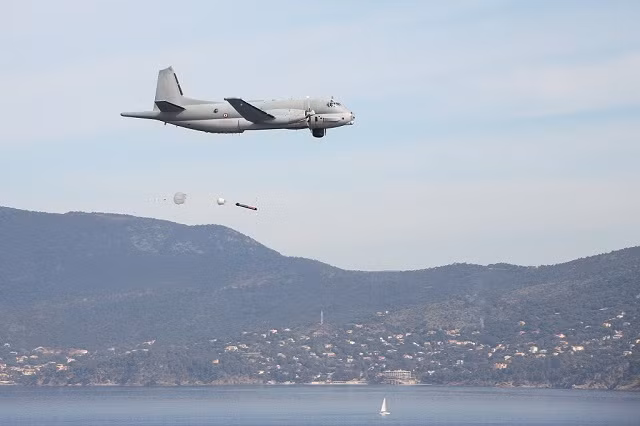 Hai quan Phap thu nghiem ngu loi MU90 o Dia Trung Hai