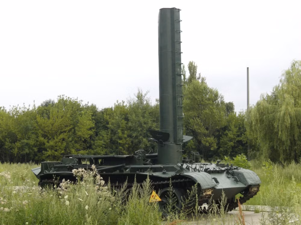 Nhằm tăng khả năng cơ động khi hành quân BTS-4 còn được tích hợp sẵn một ống thở dài giúp nó có thể vượt qua các khu nước sâu.