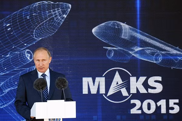 Triển lãm hàng không MAKS 2015 vừa khai mạc hôm 25/8 gần Moscow, Nga. Tới dự và phát biểu tại buổi lễ có Tổng thống Nga Putin.