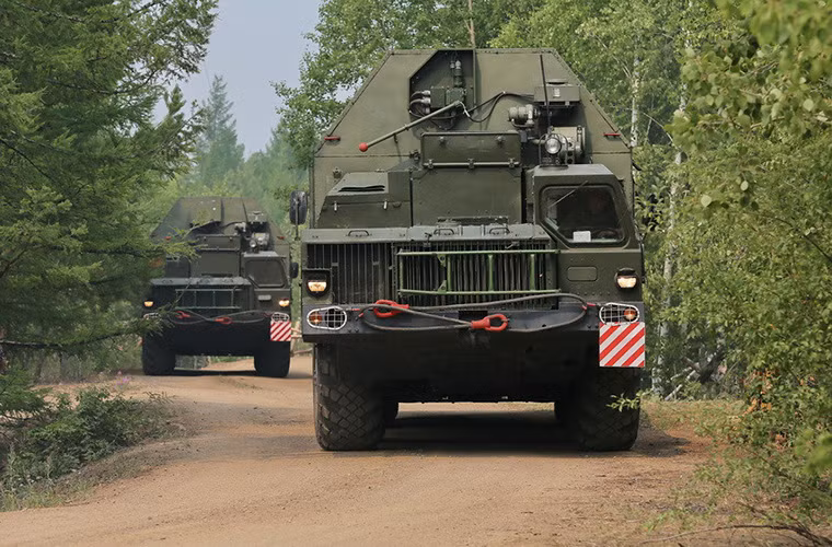 Quân đội Nga đang có trong biên chế hàng trăm tổ hợp tên lửa S-300 với nhiều biến thể khác, trong đó S-300V là biến thể duy nhất được nâng cấp trong thời gian gần đây lên chuẩn S-300V4.