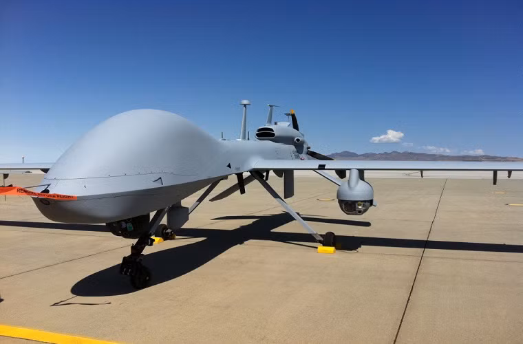 MQ-1 là mẫu máy không người lái được Quân đội Mỹ trang bị nhiều nhất hiện nay. Ngoài nhiệm vụ trinh sát trên không mẫu UAV này có thể thực hiện các nhiệm vụ hỗ trợ hỏa lực mặt đất bằng các tên lửa không đối đất.