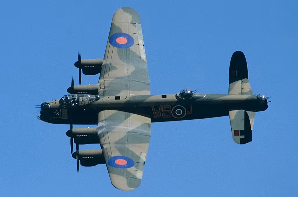 Diem danh 5 luc luong khong quan manh nhat moi thoi dai-Hinh-2