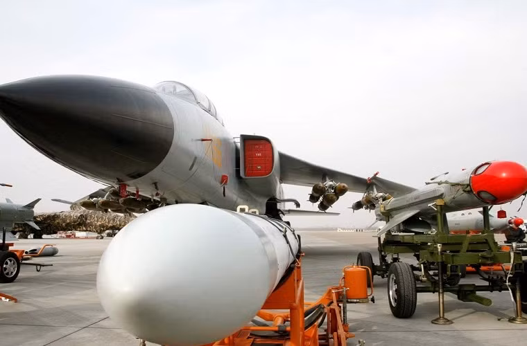 Theo đánh giá của nhiều chuyên gia quân sự với mức độ phát triển như hiện tại của Không quân Trung Quốc, nhiều khả năng nước này sẽ dần vượt mặt Nga và trở thành cường quốc không quân đứng thứ hai thế giới chỉ sau Mỹ. Tuy nhiên việc Trung Quốc mở rộng lực lượng không quân của mình lại được xem là mối đe dọa trong khu vực, nhất là các quốc gia có tranh chấp lãnh thổ với nước này.