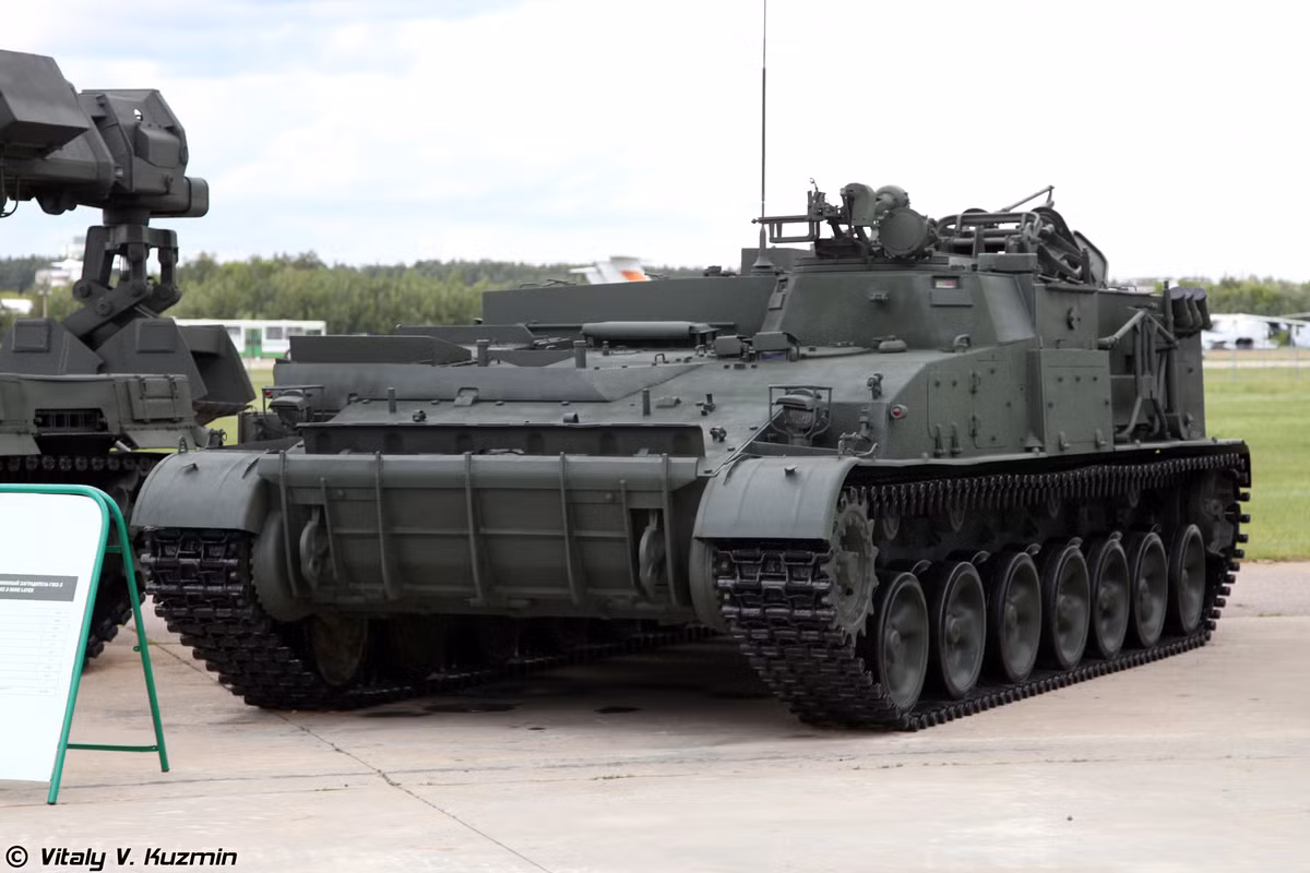 Tiếp theo trong bảng xếp hạng vũ khí tối tân của công binh Nga là xe bọc thép rải mìn GMZ-3 được Liên Xô đưa vào trang bị từ những năm 1970, tuy nhiên nó vẫn được Quân đội Nga tiếp tục sử dụng và trải qua nhiều lần nâng cấp khác nhau.