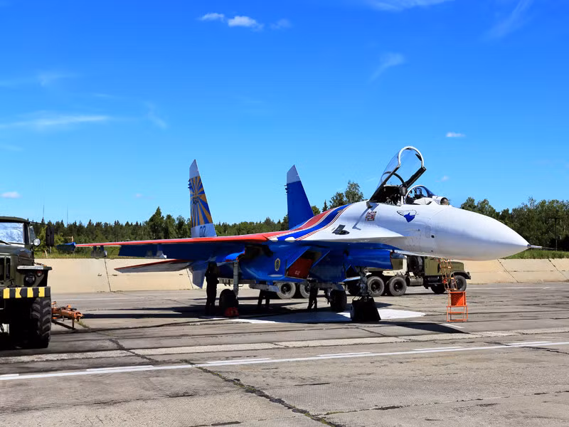 Một chiếc chiến đấu cơ Su-27 đang chuẩn bị bay diễn tập.