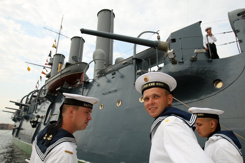 Thậm chí, Rạng Đông còn gợi cảm hứng cho nhiều bộ phim bài hát và xuất hiện trên nhiều tiền xu, con tem của nhiều nước. Nguồn: English Russia