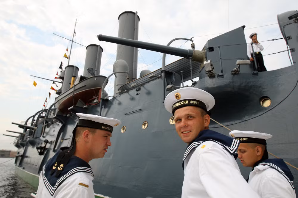 Thậm chí, Rạng Đông còn gợi cảm hứng cho nhiều bộ phim bài hát và xuất hiện trên nhiều tiền xu, con tem của nhiều nước. Nguồn: English Russia