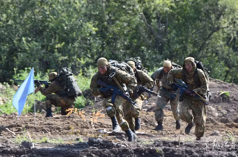 Các đội phải thể hiện được các kỹ năng di chuyển nhanh và sự phối hợp chặt chẽ của đồng đội.