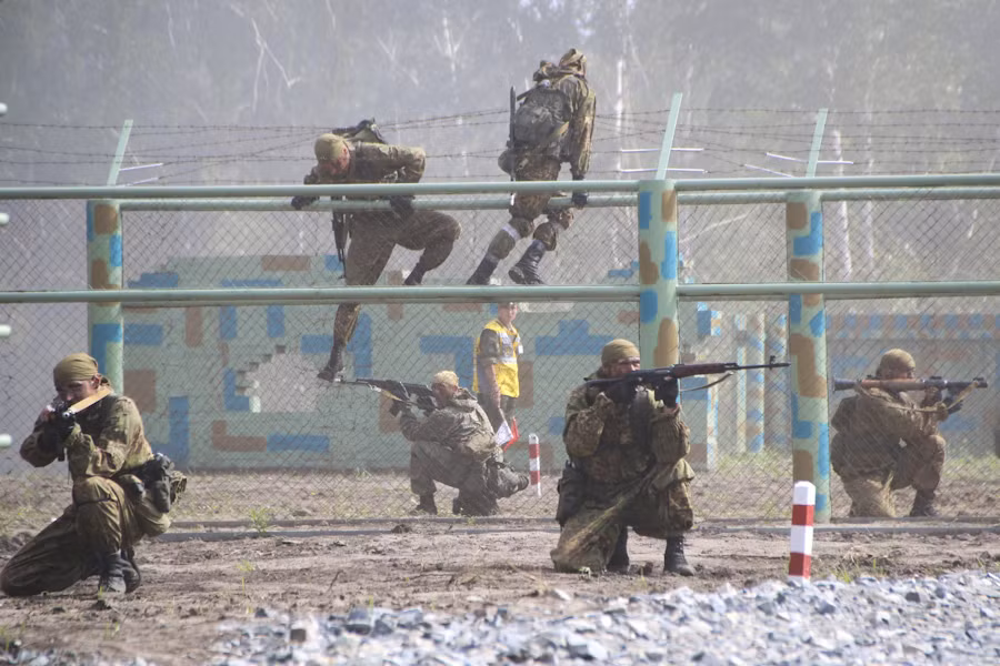 Vượt qua các hàng rào chướng ngại vật.