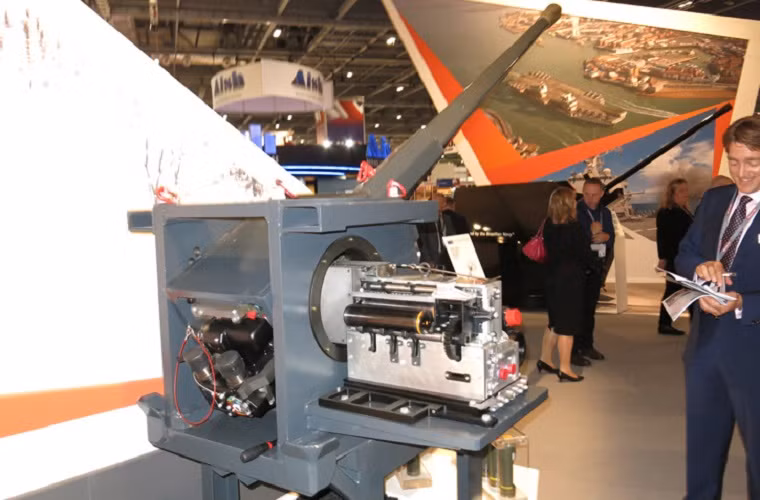 Mẫu pháo tự động CTC 40mm cũng được giới thiệu trên một số phương tiện chiến đấu bộ binh tại DSEI-2015, ngoài Ajax của Anh còn có xe chiến đấu bộ binh VBCI II của Pháp.